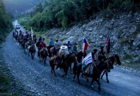 Opositores a proyecto hidroeléctrico Mediterráneo en Cochamó cabalgan rumbo a Puerto Montt