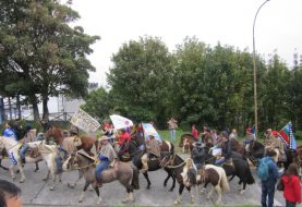 Cabalgata en defensa del valle del río Puelo protesto en Puerto Montt