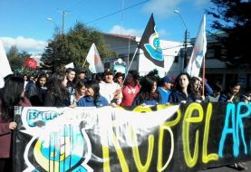 Puerto Montt: Estudiantes realizan  primera marcha de protesta  del año