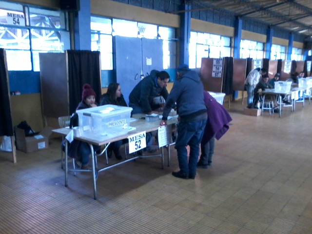 Puerto Montt: Pocos votantes y lenta constitución de mesas en proceso de primarias 2017