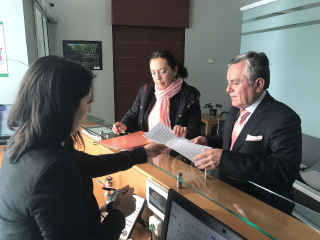 Puerto Varas: Alcalde presenta demanda contra Sanitaria Essal por daño ambiental causado al Lago Llanquihue