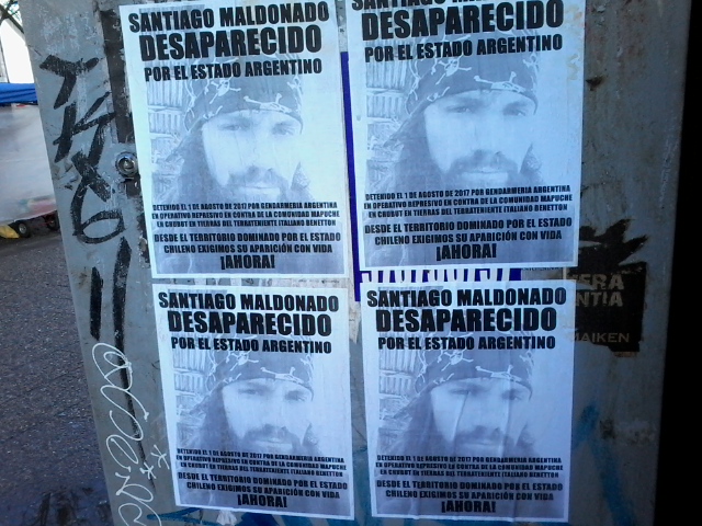 Puerto Montt: aparecen carteles por caso de desaparecido en conflicto mapuche en la Patagonia Argentina