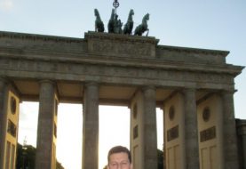 Desde la Puerta de Brandeburgo en Berlin conociendo el ambiente de estos dias