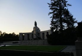 Conociendo el Monumento soviético de Tiergarten en Berlin Alemania