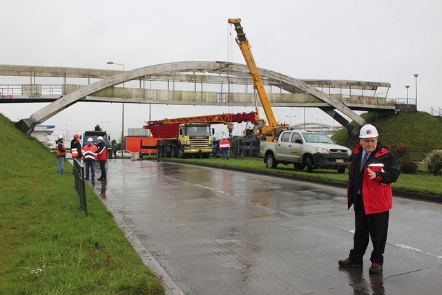 Puerto Montt: esta tarde se inicio desmantelamiento de las pasarelas ubicadas en el sector de la Rotonda