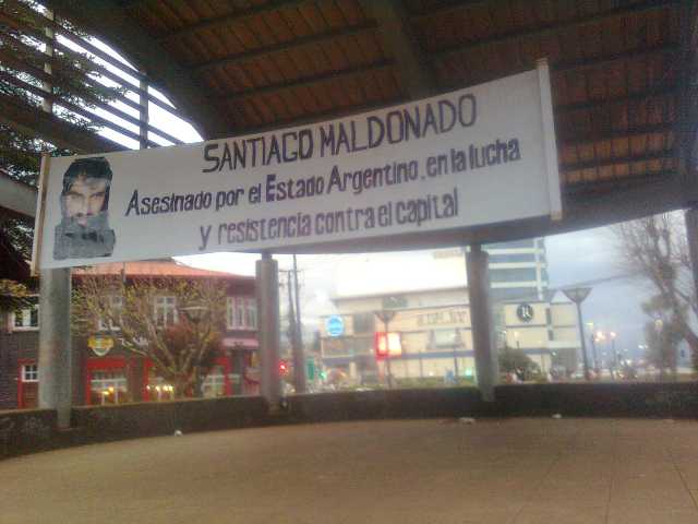 Puerto Montt recordo a Santiago Maldonado en la plaza