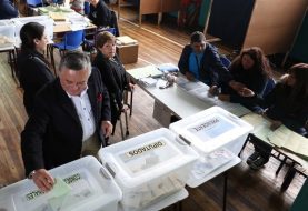 Elecciones 2017: A mediodía en la Escuela Grupo Escolar sufragó el Alcalde de Puerto Varas